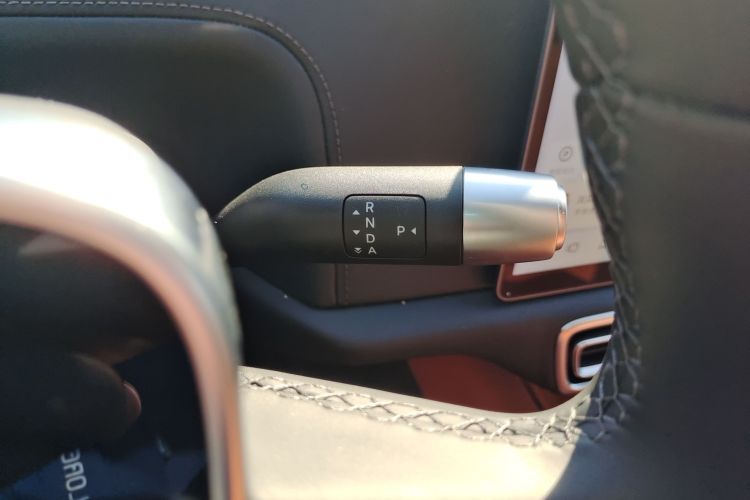 理想汽车 理想L9 2025款 Ultra 智能焕新版中控内饰18