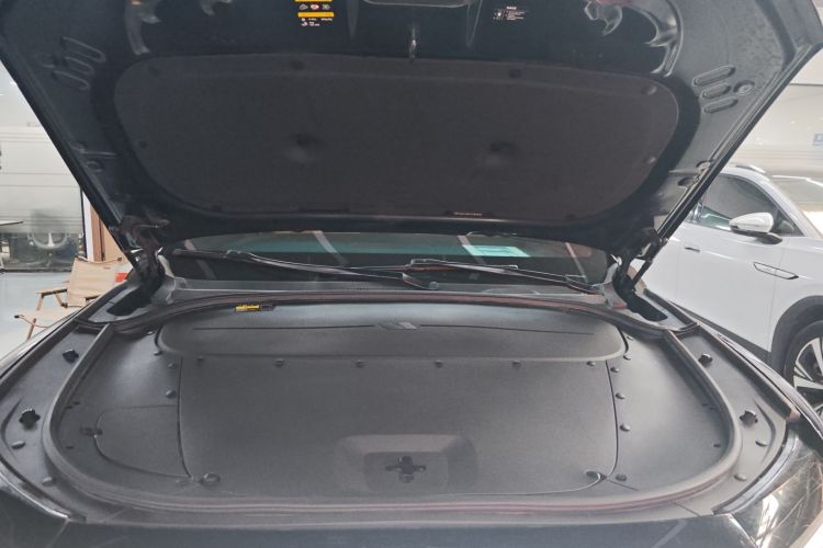 理想汽车 理想ONE 2020款 增程6座版机舱底盘24