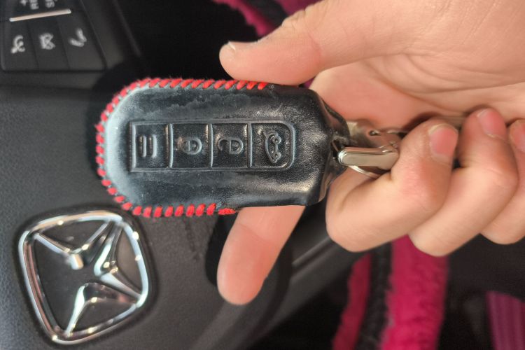 江铃 驭胜S330 2016款 1.5L GTDi 自动两驱舒适版中控内饰11