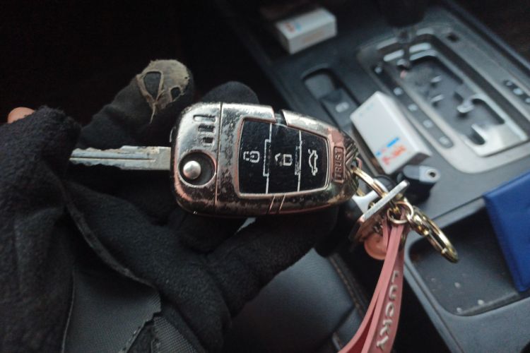 奔腾X80 2015款 2.0L 自动舒适周年纪念型中控内饰7001