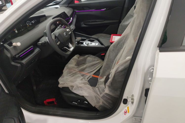 长安UNI-V 2024款 1.5T 尊贵型中控内饰19