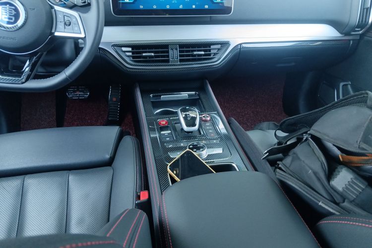 比亚迪 唐新能源 2018款 DM 2.0T 全时四驱智联创世版 7座 国V中控内饰18