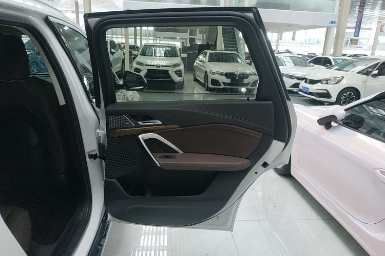 宝马X1 2023款 xDrive25Li X设计套装中控内饰45