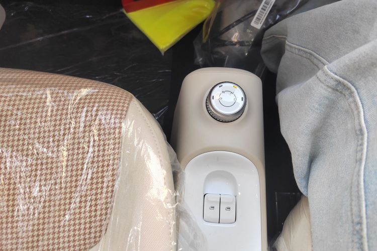 五菱汽车 宏光MINIEV 2024款 第三代 215km 青春版中控内饰18