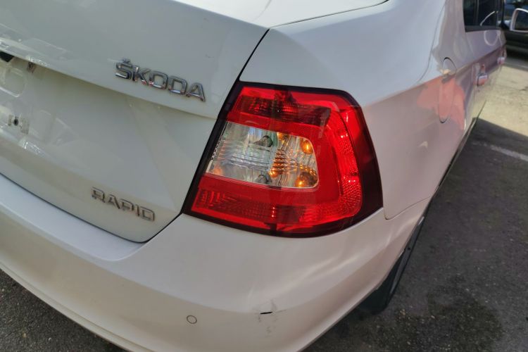 斯柯达 昕锐 2015款 1.6L 手动智选型车身外观9