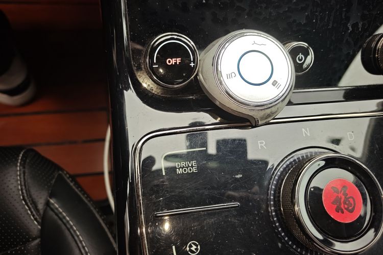 哪吒汽车 哪吒U 2022款 智610 三元锂中控内饰11