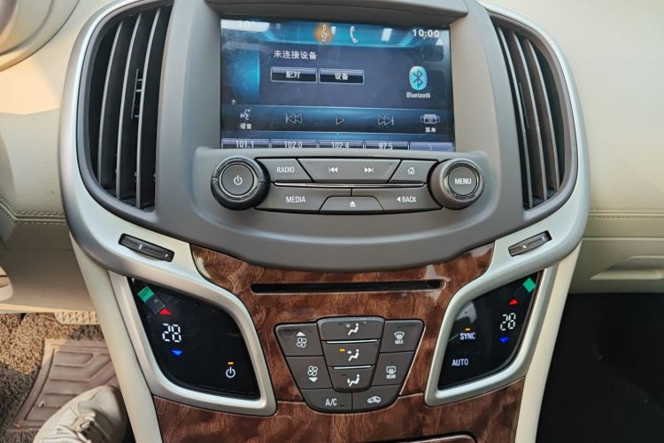 别克 君越 2013款 2.4L SIDI领先舒适型中控内饰16