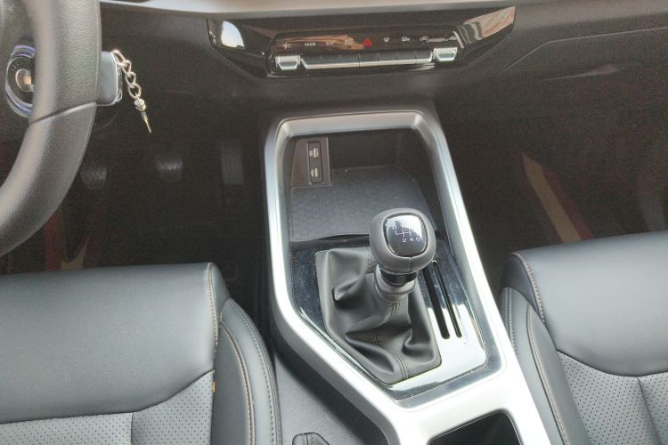 五菱汽车 五菱佳辰 2022款 1.5L 手动畅享舒适型中控内饰18