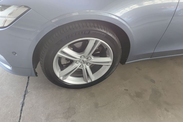 沃尔沃S90 2018款 T4 智远版车身外观6007