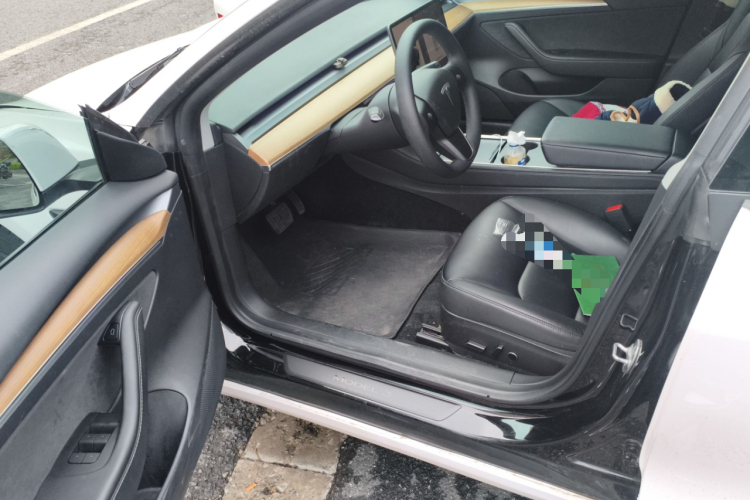 特斯拉 Model 3 2022款 后轮驱动版中控内饰20