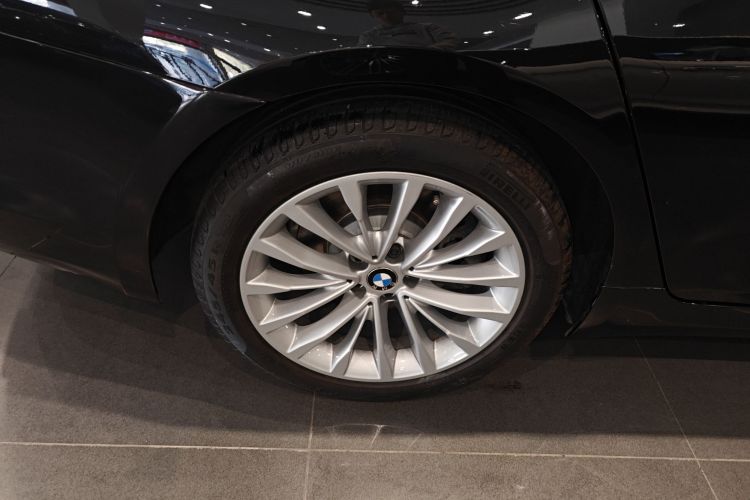 宝马5系 2018款 530Li xDrive 豪华套装车身外观56