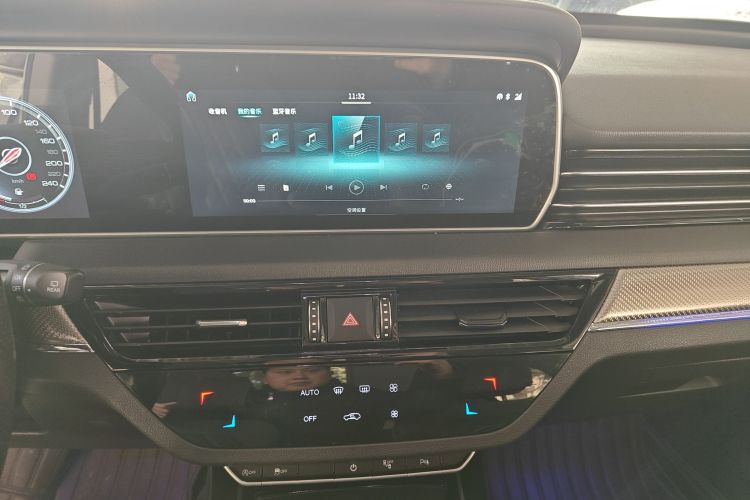 红旗HS5 2019款 2.0T 智联旗享版中控内饰16