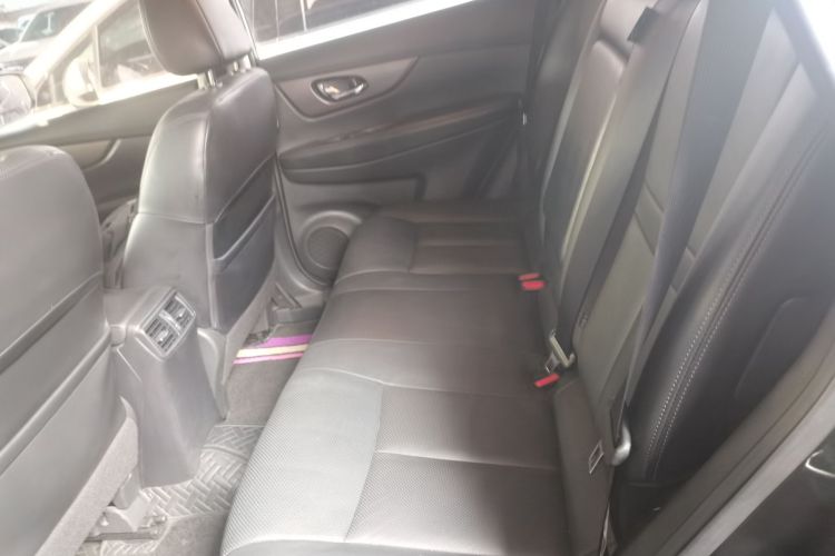 日产 奇骏 2015款 2.0L CVT舒适MAX版 2WD中控内饰7004