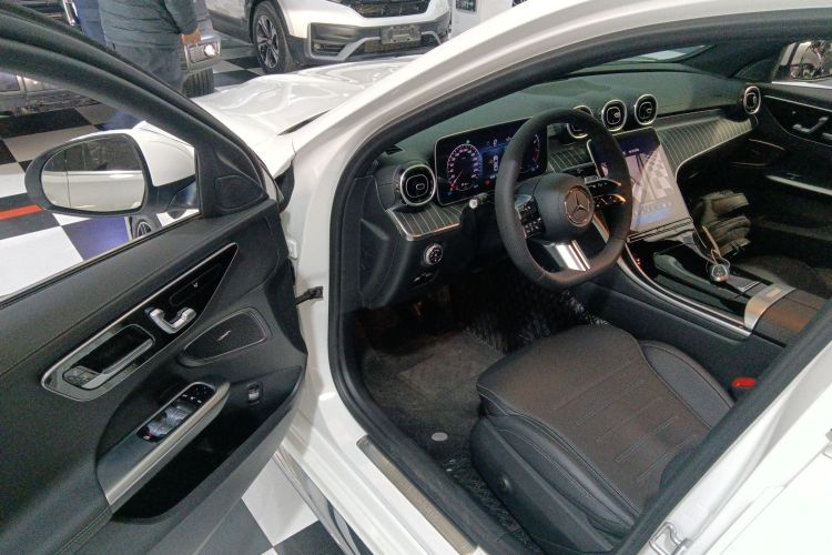 奔驰C级 2023款 C 200 L 运动版中控内饰7003