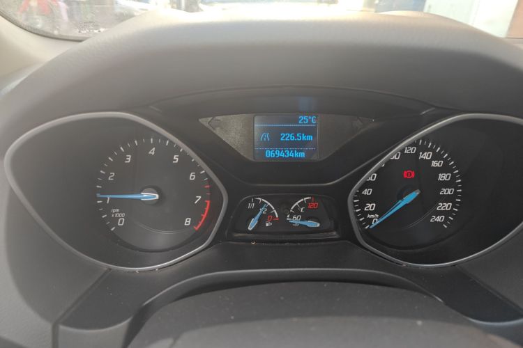 福特 福克斯 2012款 三厢 1.6L 手动舒适型中控内饰15