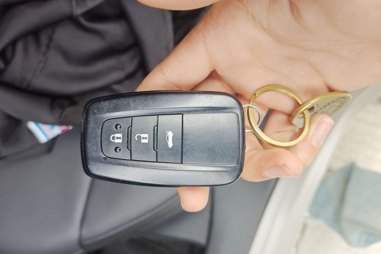 丰田 凌尚 2021款 2.0L 豪华版中控内饰11