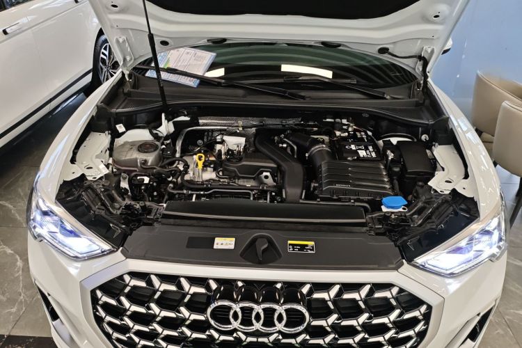 奥迪Q3 2024款 35 TFSI 进取动感型机舱底盘24