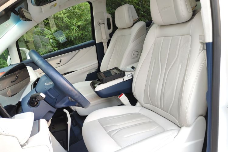 别克GL8新能源 2024款 陆尊 奢享版 6座局部细节19