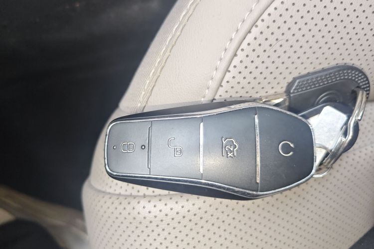 比亚迪 汉 2024款 EV 荣耀版 605KM前驱尊贵型中控内饰11