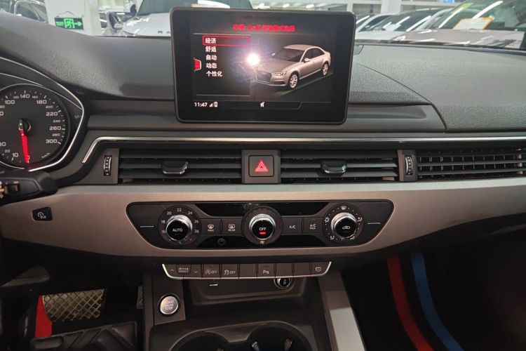 奥迪A4L 2018款 30周年年型 40 TFSI 进取型中控内饰16