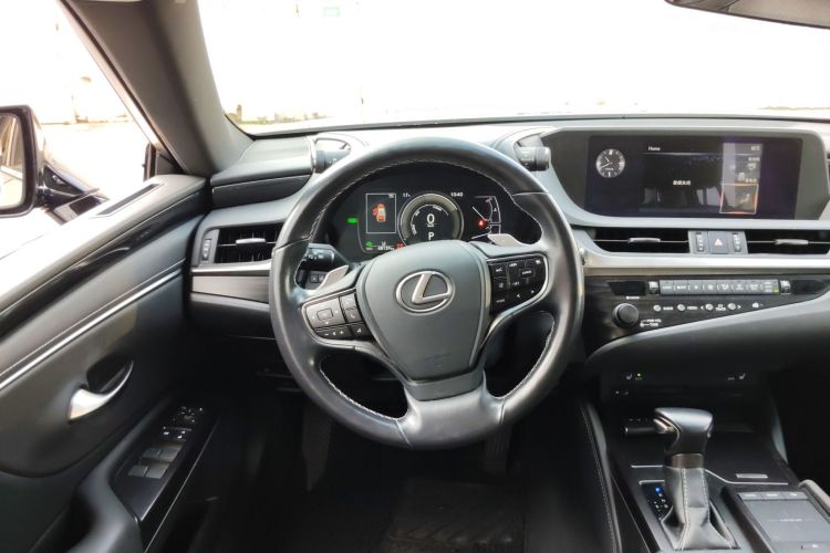 雷克萨斯ES 2020款 300h 卓越版中控内饰13