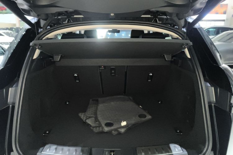 路虎 揽胜极光 2021款 极光L 249PS R-Dynamic First edition 首发版机舱底盘23