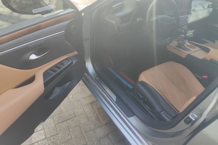 雷克萨斯ES 2024款 200 臻享版中控内饰20