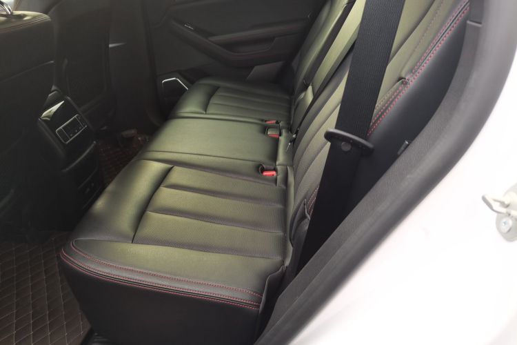 比亚迪 唐新能源 2019款 DM 2.0T 全时四驱智联创享型 7座 国VI中控内饰7004