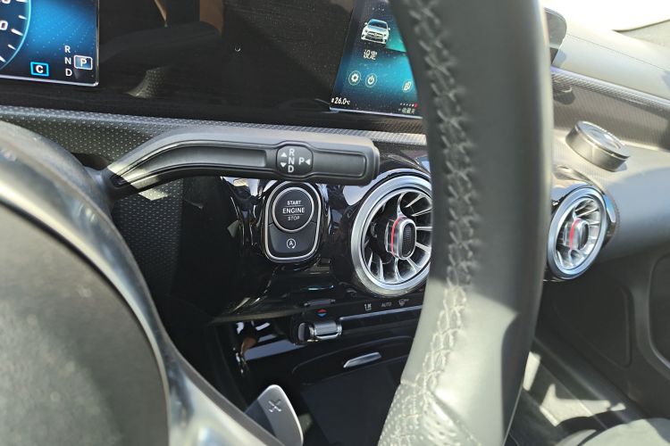 奔驰A级 2019款 A 180 L 运动轿车中控内饰18