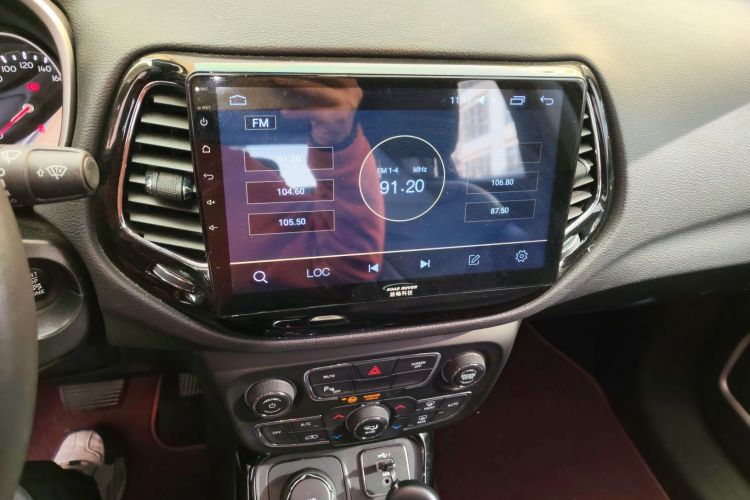 Jeep 指南者 2019款 220T 自动家享四驱版中控内饰16