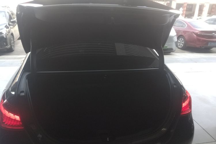 奔驰C级 2022款 C 260 L 运动版机舱底盘23