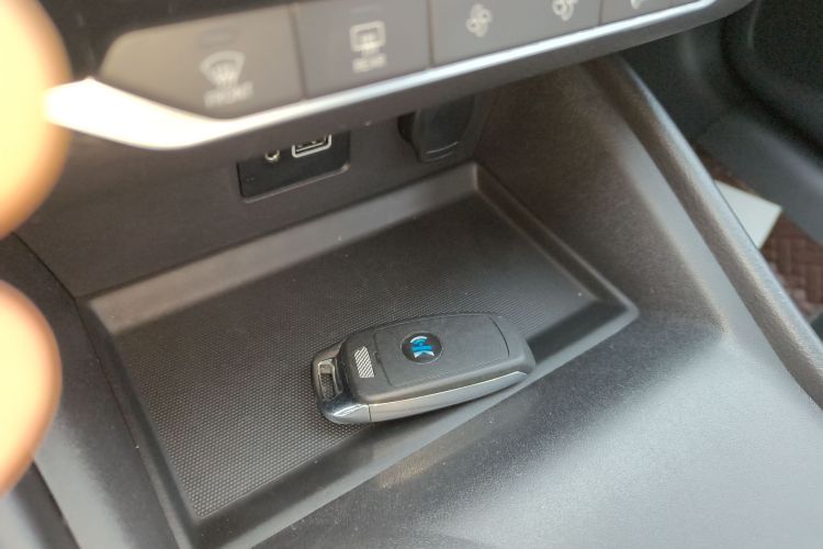 日产 天籁 2019款 2.0L XL 舒适版中控内饰7001