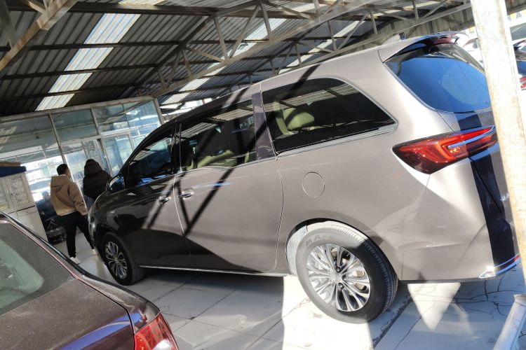 别克GL8 2023款 改款 陆上公务舱 豪华型车身外观6003