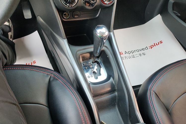 标致2008 2018款 1.6L 自动潮流版中控内饰18