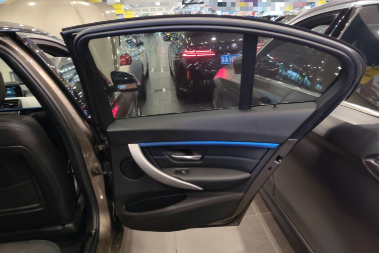 宝马3系 2018款 320i M运动套装中控内饰7006