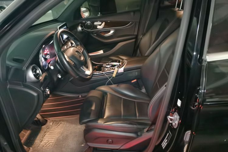 奔驰GLC 2018款 改款 GLC 260 4MATIC 动感型中控内饰19