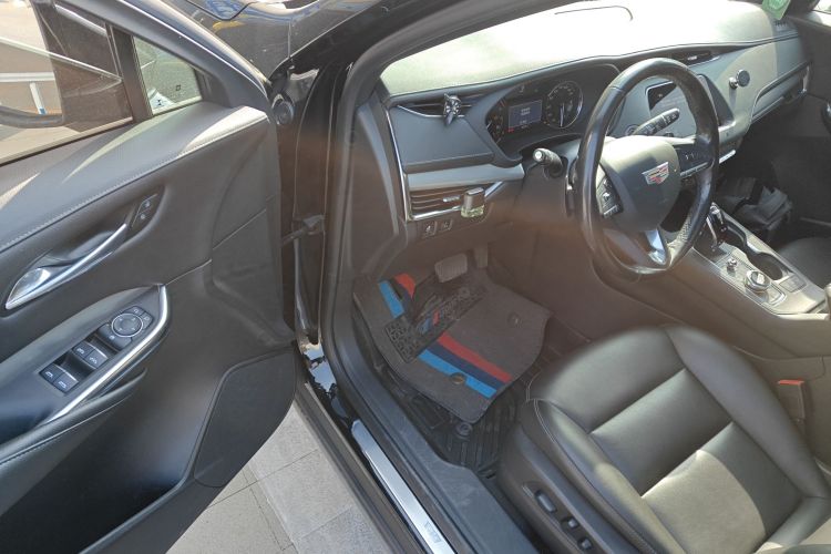 凯迪拉克XT4 2021款 28T 两驱领先型中控内饰7003