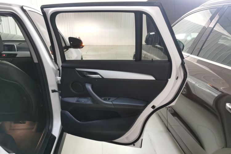 宝马X1 2019款 sDrive20Li 领先型中控内饰45