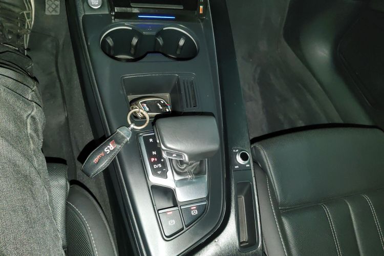 奥迪A4L 2022款 40 TFSI 时尚动感型中控内饰18