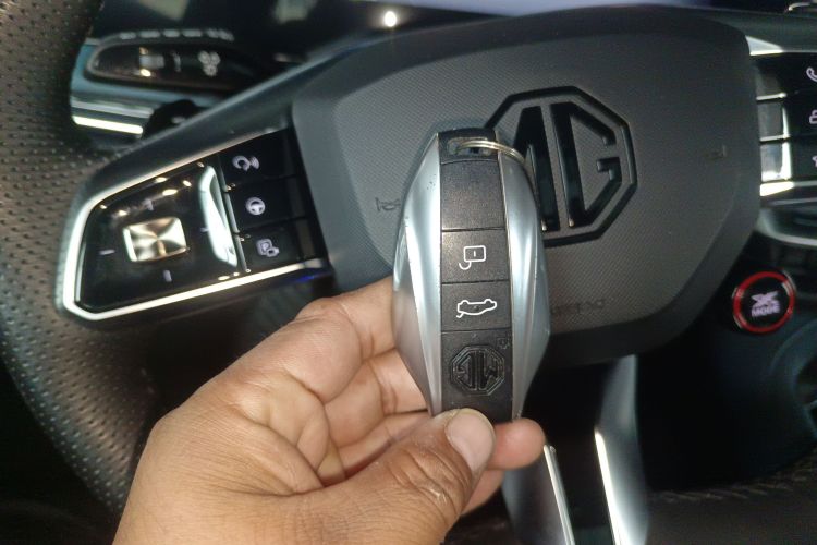 名爵 MG7 2023款 2.0T 自动Trophy+激擎耀世版中控内饰7001