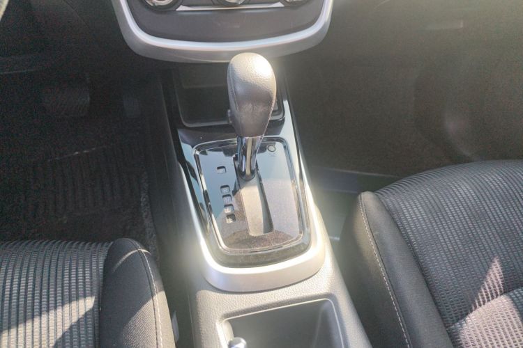 日产 骐达TIIDA 2019款 1.6L CVT酷动版 国VI中控内饰18