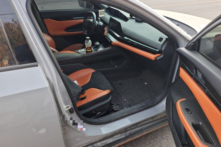 长安UNI-V 2023款 1.5T 运动版局部细节9005