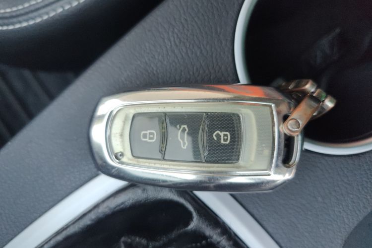 吉利汽车 远景X6 2016款 1.8L 手动尊贵型中控内饰11