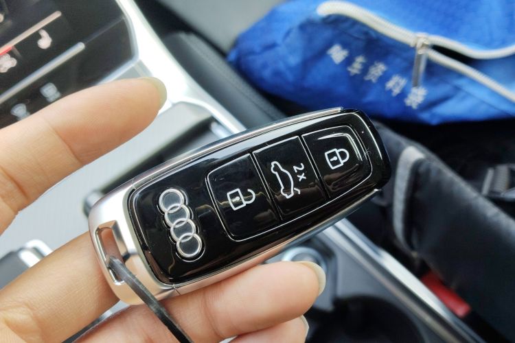 奥迪A7 2024款 45 TFSI 臻选型中控内饰11