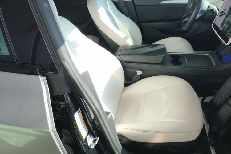 特斯拉 Model 3 2021款 Performance高性能全轮驱动版局部细节41