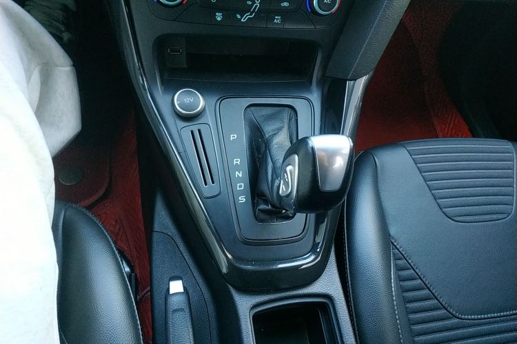 福特 福克斯 2017款 两厢 1.6L 自动风尚型智行版中控内饰18