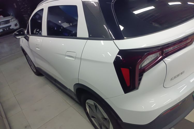 吉利几何E萤火虫 2024款 401km 星光车身外观4