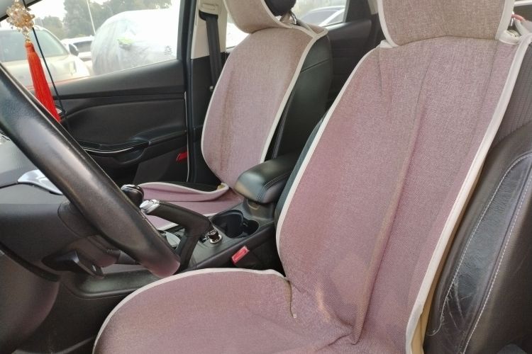 福特 福克斯 2012款 两厢 2.0L 手动豪华运动型局部细节19