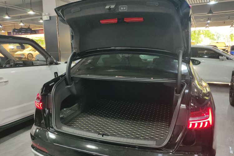 奥迪A6L 2023款 45 TFSI quattro 尊享动感型机舱底盘23