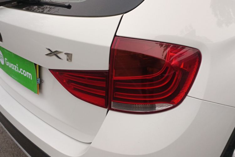 宝马X1 2015款 sDrive18i 时尚晋级版车身外观9